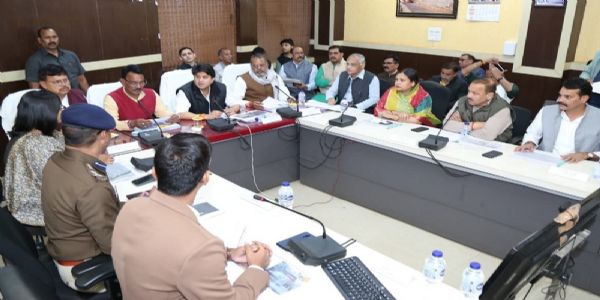 विकास कार्यों की हुई समीक्षा बैठक विकास कार्यों की हुई समीक्षा बैठक