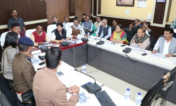 विकास कार्यों की हुई समीक्षा बैठक विकास कार्यों की हुई समीक्षा बैठक