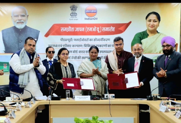 दिल्ली सचिवालय में मुख्यमंत्री रेखा गुप्ता की उपस्थिति में बुधवार को दिल्ली सरकार और इंडियन ऑयल कॉर्पोरेशन लिमिटेड के बीच एमओयू पर साइन किया गया। दिल्ली सचिवालय में मुख्यमंत्री रेखा गुप्ता की उपस्थिति में बुधवार को दिल्ली सरकार और इंडियन ऑयल कॉर्पोरेशन लिमिटेड के बीच एमओयू पर साइन किया गया।