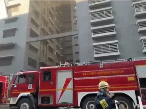 सूरत की राज टेक्सटाइल मार्केट में भीषण आग