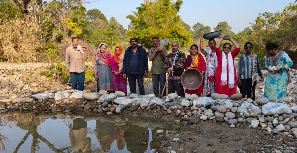 नगरोटा में जल संरक्षण के लिए चेक डैम निर्माण पूरा, ग्रामीणों ने पहल को सराहा नगरोटा में जल संरक्षण के लिए चेक डैम निर्माण पूरा, ग्रामीणों ने पहल को सराहा