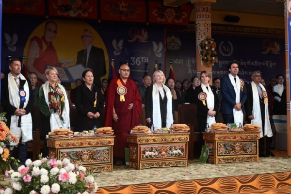 मैक्लोडगंज में आयोजित कार्यक्रम में मौजूद तिब्बती व विदेशी प्रतिनिधि। मैक्लोडगंज में आयोजित कार्यक्रम में मौजूद तिब्बती व विदेशी प्रतिनिधि।