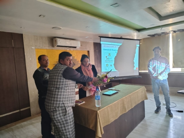 प्रशिक्षण देते लोग प्रशिक्षण देते लोग