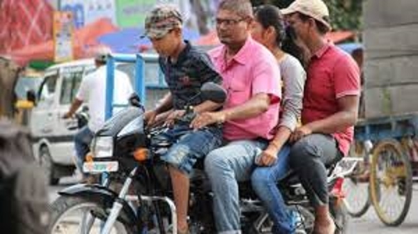 परिवहन नियमों की अनदेखी को अनसुना कर रहे अधिकारी परिवहन नियमों की अनदेखी को अनसुना कर रहे अधिकारी