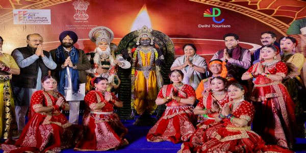 दिल्ली हाट आईएनए में बुधवार को यूनेस्को की धरोहर में दीपावली के शामिल होने पर आयोजित भव्य समारोह में मुख्यमंत्री रेखा गुप्ता , साथ दिल्ली सरकार के मंत्री दिल्ली हाट आईएनए में बुधवार को यूनेस्को की धरोहर में दीपावली के शामिल होने पर आयोजित भव्य समारोह में मुख्यमंत्री रेखा गुप्ता , साथ दिल्ली सरकार के मंत्री