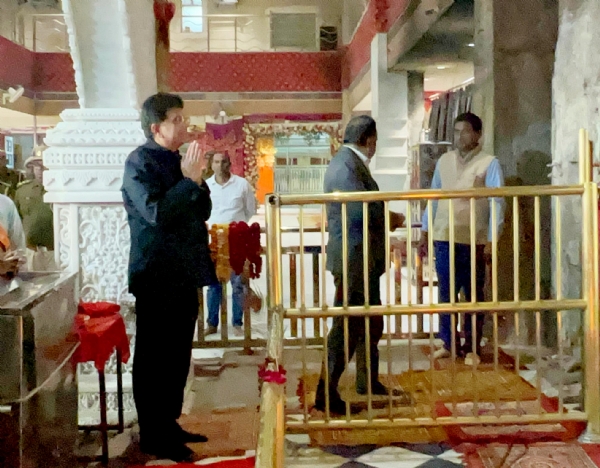 केंद्रीय मंत्री पीयूष गोयल ने मेहंदीपुर बालाजी के दर्शन केंद्रीय मंत्री पीयूष गोयल ने मेहंदीपुर बालाजी के दर्शन