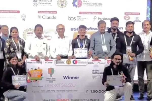 विजेता टीम की तस्वीर विजेता टीम की तस्वीर