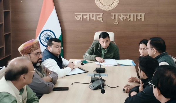 गुरुग्राम में मॉडल सोलर विलेज प्रतियोगिता के परिणाम घोषित करते एडीसी वत्सल वशिष्ठ व मौजूद अन्य सदस्य। गुरुग्राम में मॉडल सोलर विलेज प्रतियोगिता के परिणाम घोषित करते एडीसी वत्सल वशिष्ठ व मौजूद अन्य सदस्य।