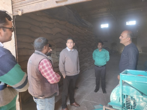 उपार्जन केंद्र का निरीक्षण् उपार्जन केंद्र का निरीक्षण्