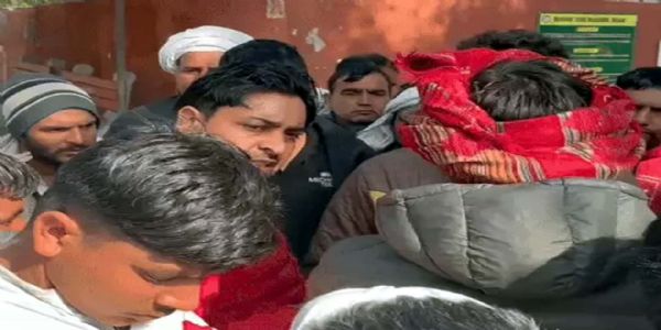 हिसार : युवक की हत्या मामले में तनाव, परिजन कार्रवाई पर अड़े