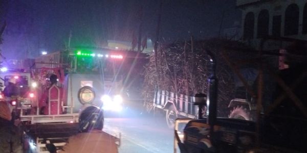 एनएच-727 पर तीन दिनों से जाम, गन्ना लदे ट्रॉलियों से यात्रा हुई मुश्किल