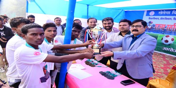 राज्य स्तरीय मशाल फुटबॉल प्रतियोगिता 2025 अंडर 16 में सारण व अंडर 14 में कटिहार बना विजेता