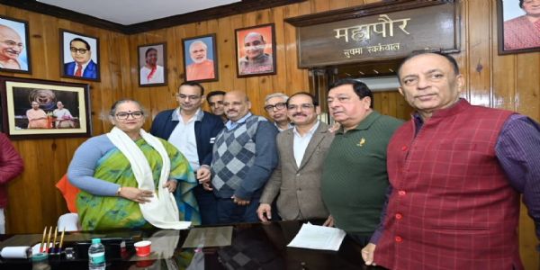 महापौर से मिला सिंधी समाज, भगवान झूलेलाल द्वार बनाने की रखी मांग