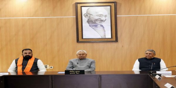 मुख्यमंत्री ने की प्रगति यात्रा की योजनाओं की समीक्षा,50 हजार करोड़ रुपये की परियोजनाओं पर तेजी से काम करने के दिए निर्देश