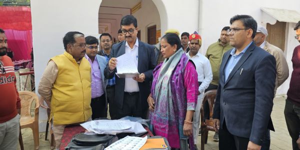 डीएम ने कमालगंज ब्लॉक संसाधन केंद्र का किया निरीक्षण