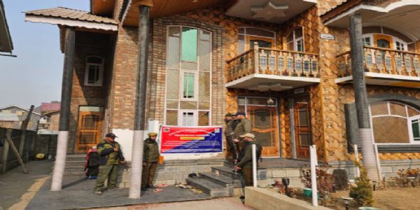 जम्मू-कश्मीर पुलिस ने श्रीनगर में ड्रग तस्कर की 2 करोड़ रुपये की संपत्ति कुर्क की