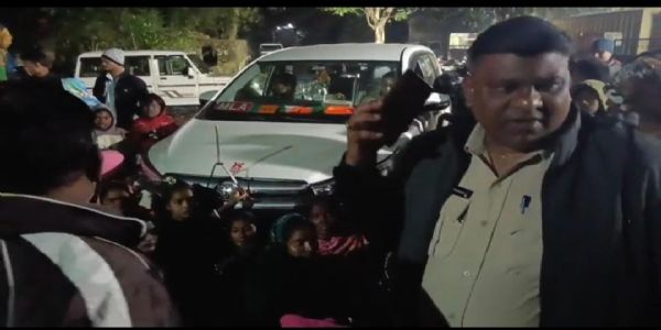 रानीगंज तिराट ग्राम पंचायत इलाके में रोकी गई विधायक अग्निमित्र पाल के गाड़ी, एक घंटे बाद मिली रिहाई