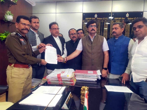 भाजपा ने आरोपियों के विरुद्ध एसपी कार्यालय में अपराध दर्ज करवाते हुए भाजपा ने आरोपियों के विरुद्ध एसपी कार्यालय में अपराध दर्ज करवाते हुए