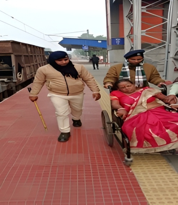 आरपीएफ खड़गपुर मंडल द्वारा यात्रियों की त्वरित सहायता। आरपीएफ खड़गपुर मंडल द्वारा यात्रियों की त्वरित सहायता।