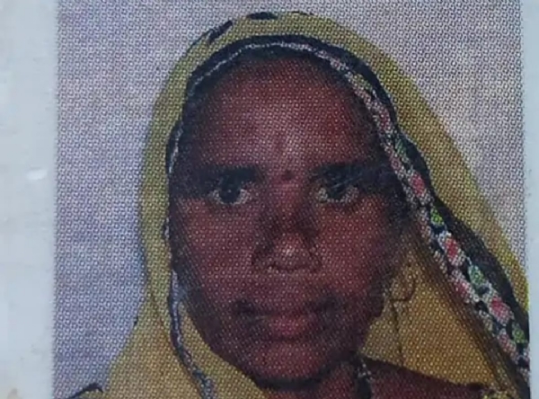 सड़क हादसाः नीलगाय से टकराई बाइक, महिला की मौत सड़क हादसाः नीलगाय से टकराई बाइक, महिला की मौत