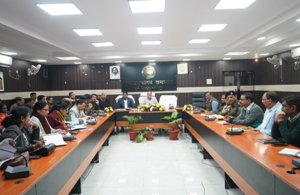 बैठक करते उपायुक्त कर्ण सत्यार्थी बैठक करते उपायुक्त कर्ण सत्यार्थी