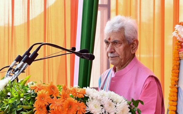 उपराज्यपाल ने जम्मू में प्राकृतिक आपदाओं और पाक गोलाबारी से प्रभावित परिवारों के लिए 350 नए घरों के निर्माण का किया शिलान्यास उपराज्यपाल ने जम्मू में प्राकृतिक आपदाओं और पाक गोलाबारी से प्रभावित परिवारों के लिए 350 नए घरों के निर्माण का किया शिलान्यास