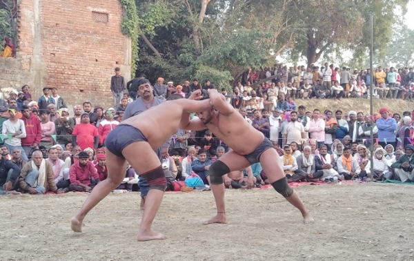नीबी गहरवार के बंगला घाट पर आयोजित दंगल पहलवान नीबी गहरवार के बंगला घाट पर आयोजित दंगल पहलवान