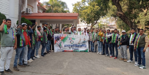 बैठक की तस्वीर बैठक की तस्वीर