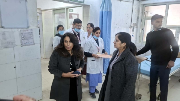 अस्पताल का दौरा करते सीएमओ डॉ. सपना गहलावत। अस्पताल का दौरा करते सीएमओ डॉ. सपना गहलावत।