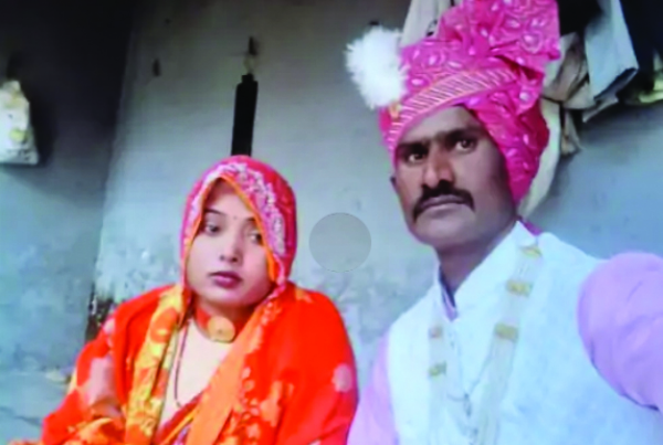 जेवर लेकर भागी दुल्हन, वाराणसी से ढ़ाई लाख में लाए थे, रात को परिवार को नशीला पदार्थ पिलाया था जेवर लेकर भागी दुल्हन, वाराणसी से ढ़ाई लाख में लाए थे, रात को परिवार को नशीला पदार्थ पिलाया था