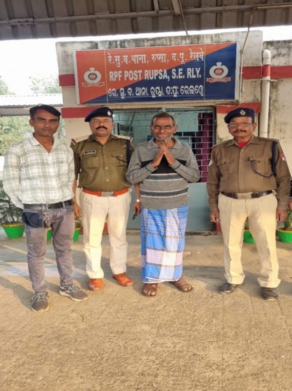 आरपीएफ खड़गपुर मंडल द्वारा यात्रियों की त्वरित सहायता। आरपीएफ खड़गपुर मंडल द्वारा यात्रियों की त्वरित सहायता।