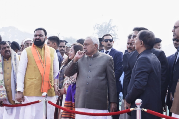 फेसिलीटी सेंटर का निरीक्षण करते मुख्यमंत्री फेसिलीटी सेंटर का निरीक्षण करते मुख्यमंत्री