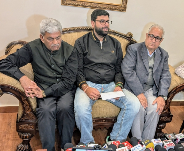 पत्रकारों से बातचीत करते जेजेपी नेता दिग्विजय चौटाला। पत्रकारों से बातचीत करते जेजेपी नेता दिग्विजय चौटाला।