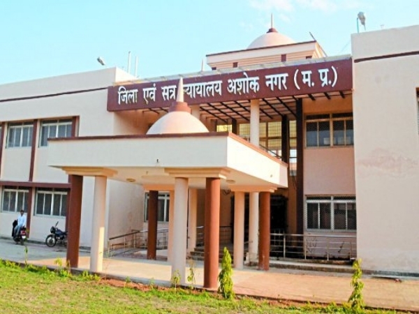 अशोकनगर: नाबालिग का अपहरण कर दुष्कर्म के आरोपित को 22 साल का कारावास अशोकनगर: नाबालिग का अपहरण कर दुष्कर्म के आरोपित को 22 साल का कारावास