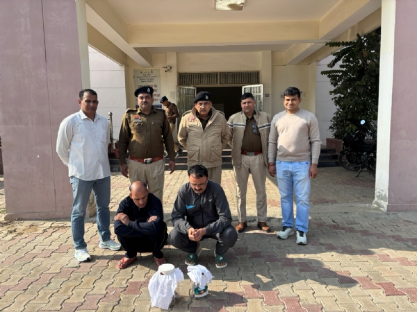 पुलिस गिरफ्त में फायरिंग करने के आरोपित।