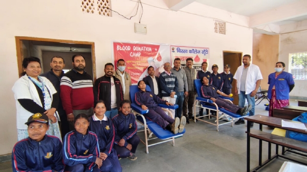 बिरसा कॉलेज के शिविर में 12 यूनिट रक्त संग्रह बिरसा कॉलेज के शिविर में 12 यूनिट रक्त संग्रह