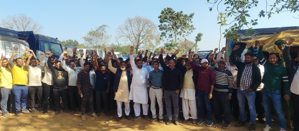 इंडियन ऑयल टर्मिनल में तेल उठाव ठप, हड़ताल पर गए टैंकर चालक इंडियन ऑयल टर्मिनल में तेल उठाव ठप, हड़ताल पर गए टैंकर चालक