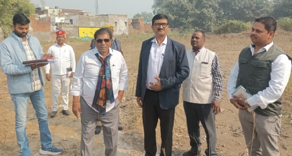 स्थलीय निरीक्षण करते जिलाधिकारी