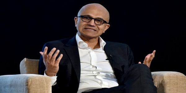 बेंगलुरु के एक कार्यक्रम में माइक्रोसॉफ्ट के सीईओ सत्य नडेला बेंगलुरु के एक कार्यक्रम में माइक्रोसॉफ्ट के सीईओ सत्य नडेला