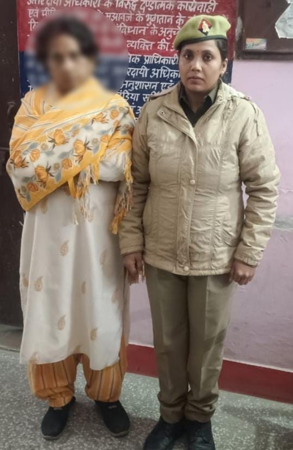 धोखाधड़ी मामले में गिरफ्तार महिला का छाया चित्र धोखाधड़ी मामले में गिरफ्तार महिला का छाया चित्र