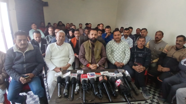 खौड में जन-समस्याओं पर बोले नरिंदर सिंह भाऊ: सीमा क्षेत्र की असल आवाज़ अब भी अनसुनी खौड में जन-समस्याओं पर बोले नरिंदर सिंह भाऊ: सीमा क्षेत्र की असल आवाज़ अब भी अनसुनी