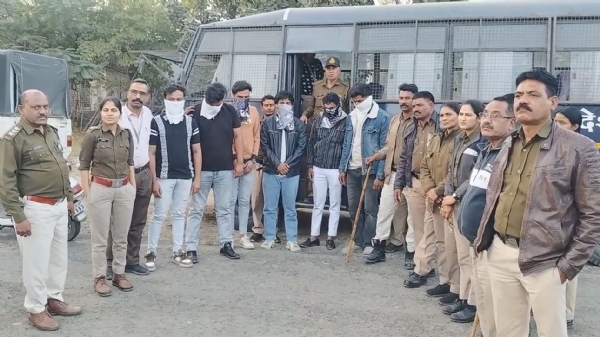 राज्य साइबर पुलिस ने फर्जी एडवाइजरी कॉल सेंटर पर मारा छापा राज्य साइबर पुलिस ने फर्जी एडवाइजरी कॉल सेंटर पर मारा छापा