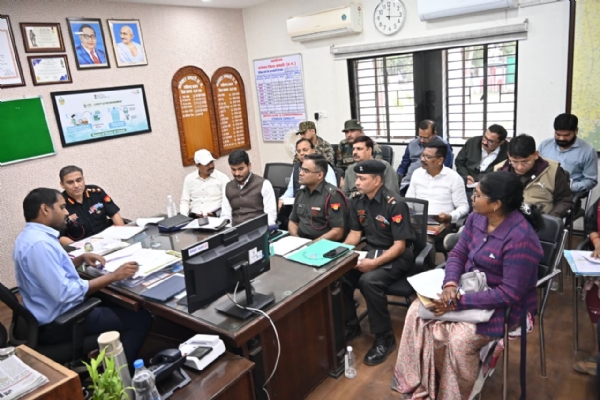 अग्निवीर थलसेना भर्ती रैली की तैयारियाें को लेकर निर्देशित करते हुए कलेक्टर अबिनाश मिश्रा। अग्निवीर थलसेना भर्ती रैली की तैयारियाें को लेकर निर्देशित करते हुए कलेक्टर अबिनाश मिश्रा।