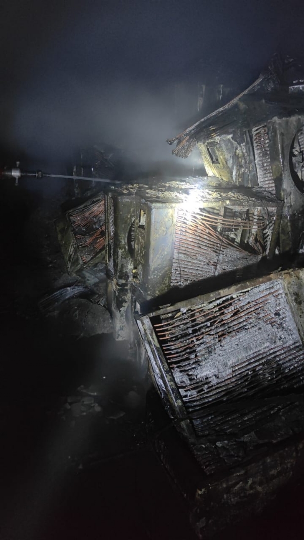 फोटो : जली हुई एसी की युनिटें फोटो : जली हुई एसी की युनिटें