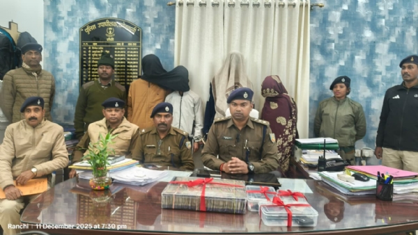 डीएसपी जानकारी देते डीएसपी जानकारी देते