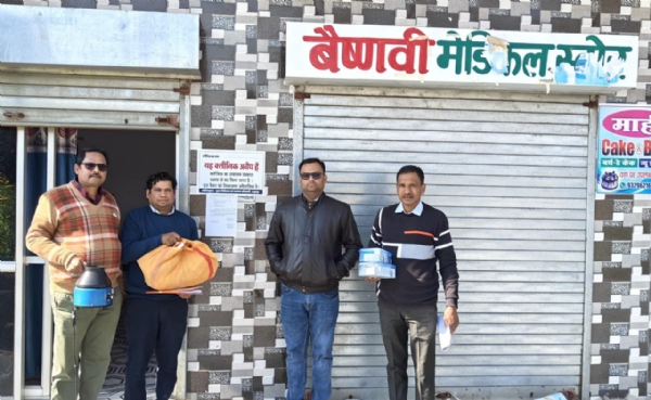 अवैध क्लीनिक पर टीम अवैध क्लीनिक पर टीम