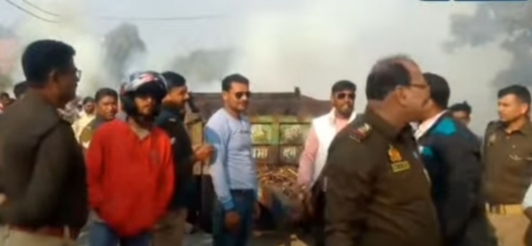 घटनास्थल पर जांच करती अहरौरा पुलिस। घटनास्थल पर जांच करती अहरौरा पुलिस।