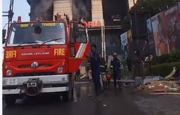 गुवाहाटी के भांगागढ़, एबीसी इलाके के स्वागत स्क्वायर में पिछले 33 घंटे सेलगी आग को बुझाने का प्रयास गुरुवार को भी जारी गुवाहाटी के भांगागढ़, एबीसी इलाके के स्वागत स्क्वायर में पिछले 33 घंटे सेलगी आग को बुझाने का प्रयास गुरुवार को भी जारी