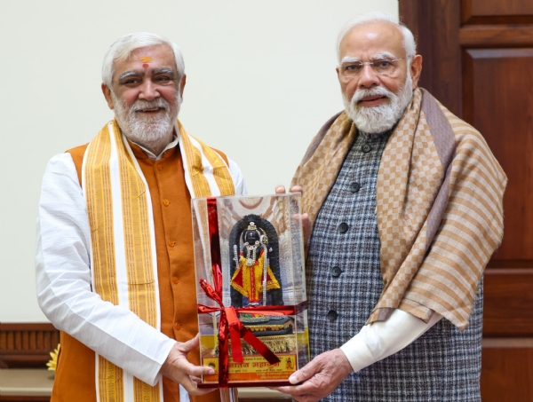 पीएम से मुलाकात करते पूर्व केंद्रीय मंत्री पीएम से मुलाकात करते पूर्व केंद्रीय मंत्री