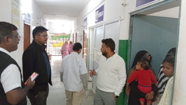 पीएचसी का निरीक्षण करते एसडीओ ओमप्रकाश गुप्ता पीएचसी का निरीक्षण करते एसडीओ ओमप्रकाश गुप्ता